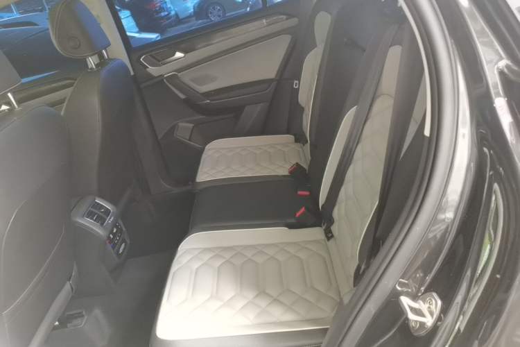 Used Volkswagen Tayron 2023 330TSI Two-Wheel-Drive Luxury Plus Advanced Version Left Rear Seat
