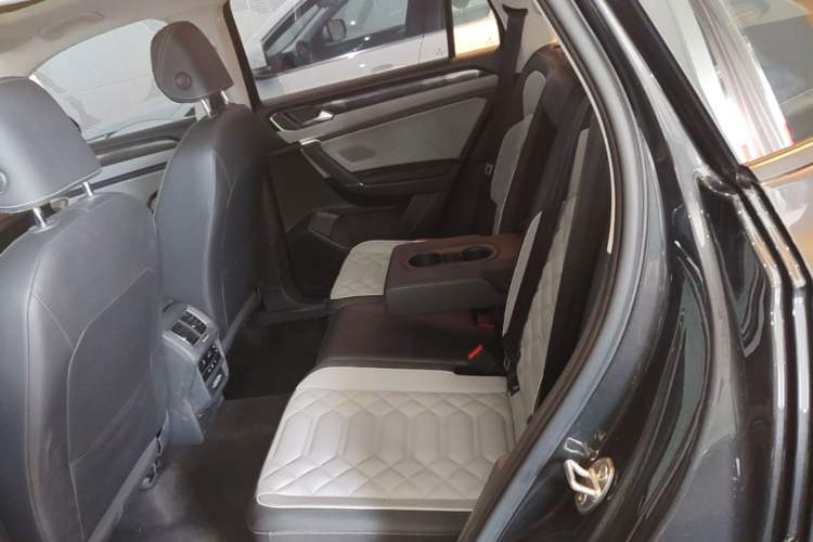 Used Volkswagen Tayron 2023 330TSI Two-Wheel-Drive Luxury Plus Advanced Version Left Rear Seat