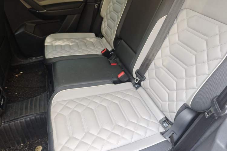 Used Volkswagen Tayron 2023 330TSI Two-Wheel-Drive Luxury Plus Advanced Version Left Rear Seat