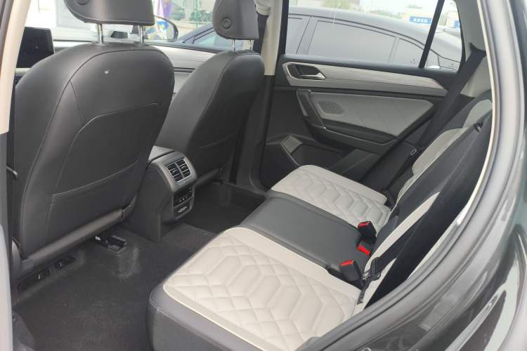 Used Volkswagen Tayron 2023 330TSI Two-Wheel-Drive R-Line High-Energy Version Left Rear Seat