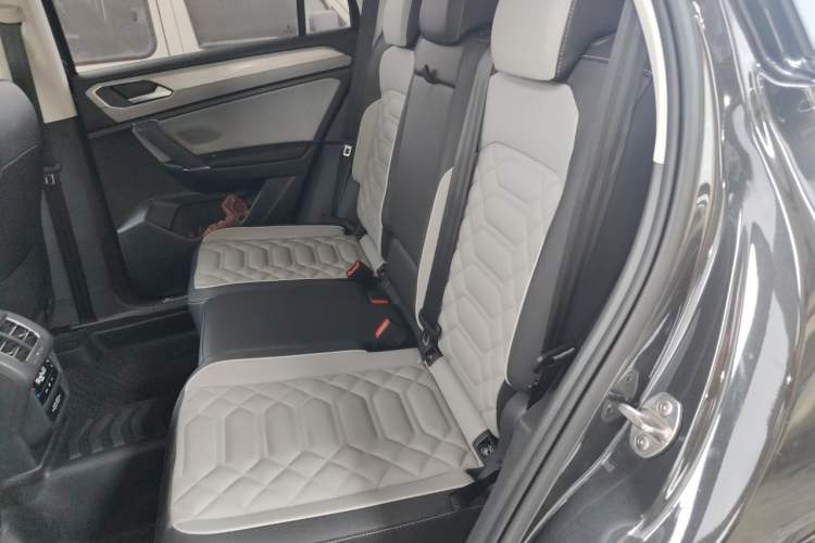 Used Volkswagen Tayron 2023 330TSI Two-Wheel-Drive R-Line High-Energy Version Left Rear Seat