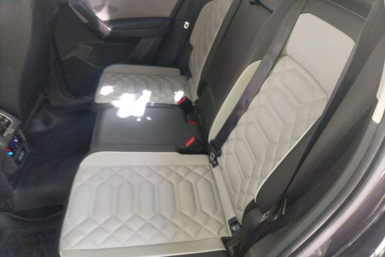 Used Volkswagen Tayron 2023 330TSI Two-Wheel-Drive R-Line High-Energy Version Left Rear Seat