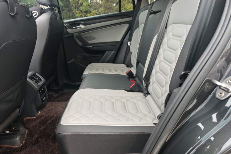 Used Volkswagen Tayron 2023 330TSI Two-Wheel-Drive Luxury Plus Advanced Version Left Rear Seat