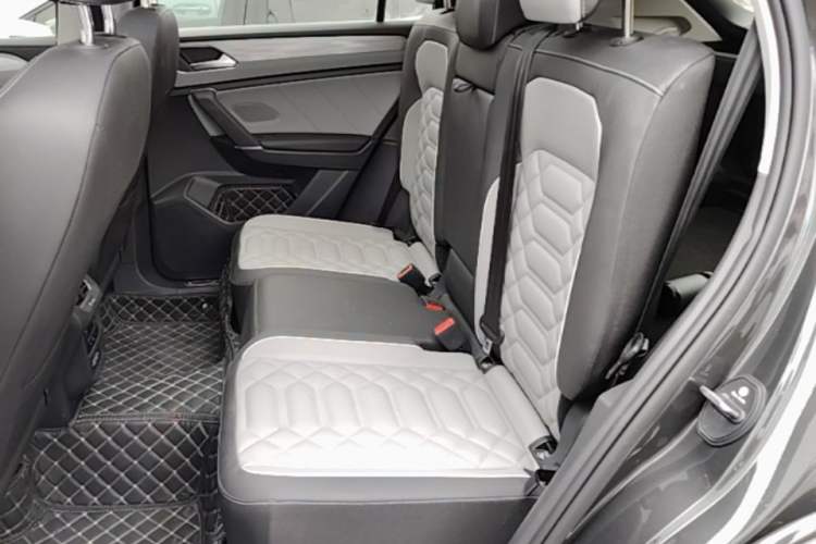 Used Volkswagen Tayron 2023 330TSI Two-Wheel-Drive R-Line High-Energy Version Left Rear Seat