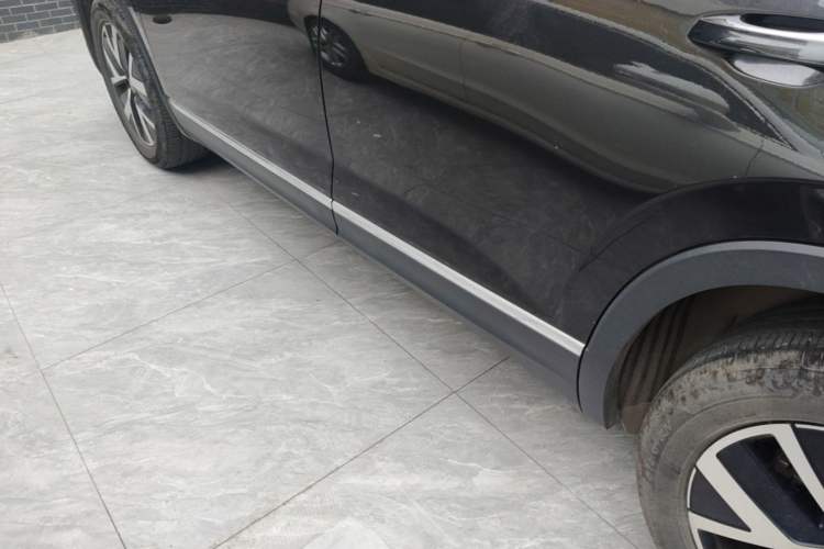 Used Volkswagen Tayron 2023 330TSI Two-Wheel-Drive Luxury Plus Advanced Version Left Side Sill