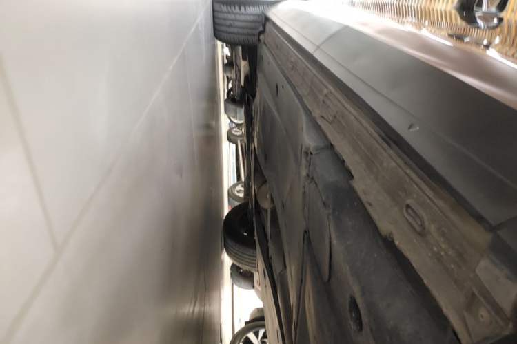 Used Volkswagen Tayron 2023 330TSI Two-Wheel-Drive Luxury Plus Advanced Version Left Side Sill
