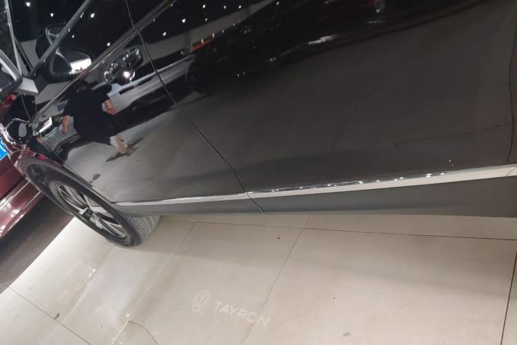 Used Volkswagen Tayron 2023 330TSI Two-Wheel-Drive Luxury Plus Advanced Version Left Side Sill