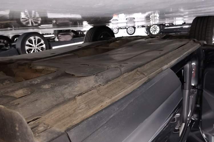 Used Volkswagen Tayron 2023 330TSI Two-Wheel-Drive Luxury Plus Advanced Version Left Side Sill