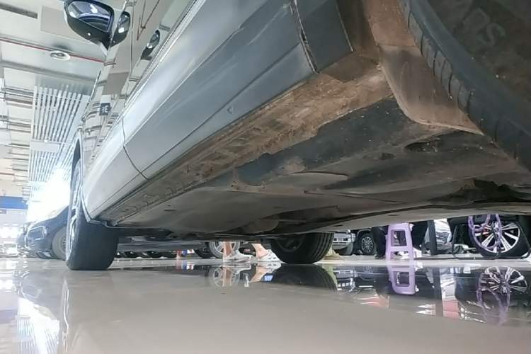 Used Volkswagen Tayron 2023 330TSI Two-Wheel-Drive Luxury Plus Advanced Version Left Side Sill