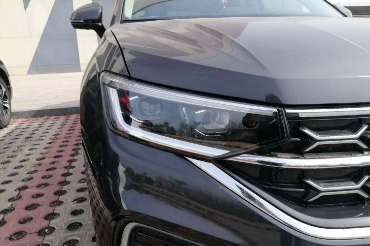 Used Volkswagen Tayron 2023 280TSI Two-Wheel-Drive Luxury Plus Advanced Version Right Front Headlight