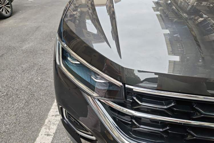 Used Volkswagen Tayron 2023 330TSI Two-Wheel-Drive Luxury Plus Advanced Version Right Front Headlight
