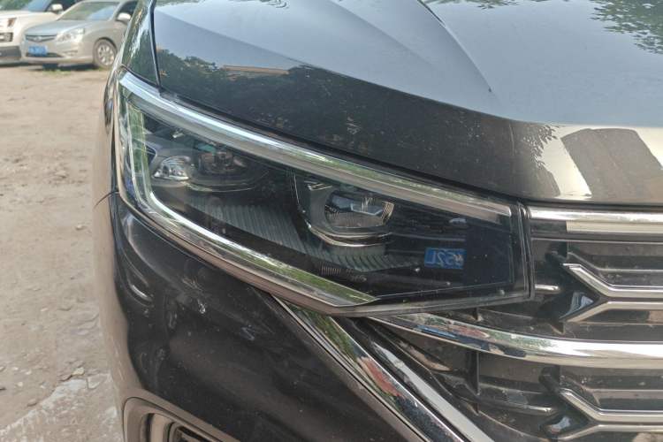 Used Volkswagen Tayron 2023 330TSI Two-Wheel-Drive Luxury Plus Advanced Version Right Front Headlight