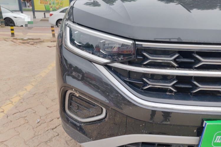 Used Volkswagen Tayron 2023 330TSI Two-Wheel-Drive Luxury Plus Advanced Version Right Front Headlight