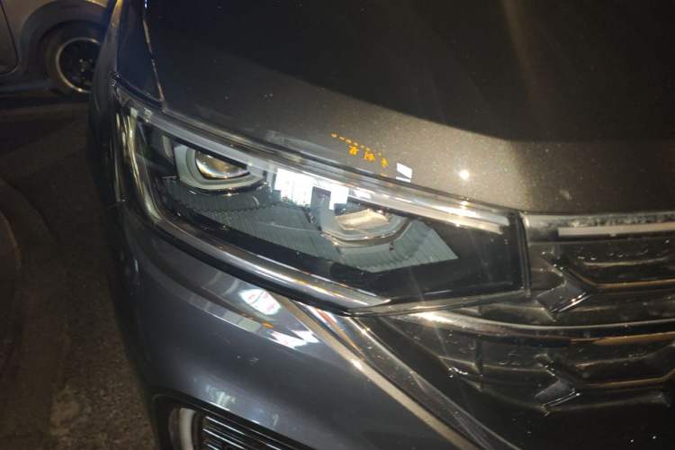 Used Volkswagen Tayron 2023 330TSI Two-Wheel-Drive Luxury Plus Advanced Version Right Front Headlight