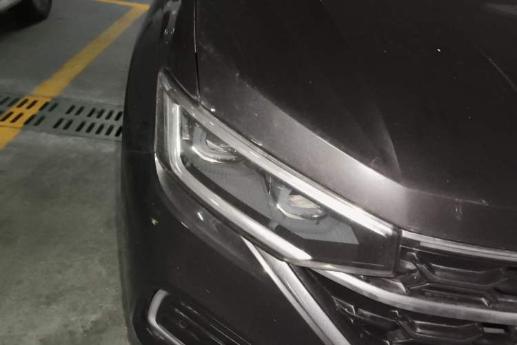 Used Volkswagen Tayron 2023 330TSI Two-Wheel-Drive Luxury Plus Advanced Version Right Front Headlight