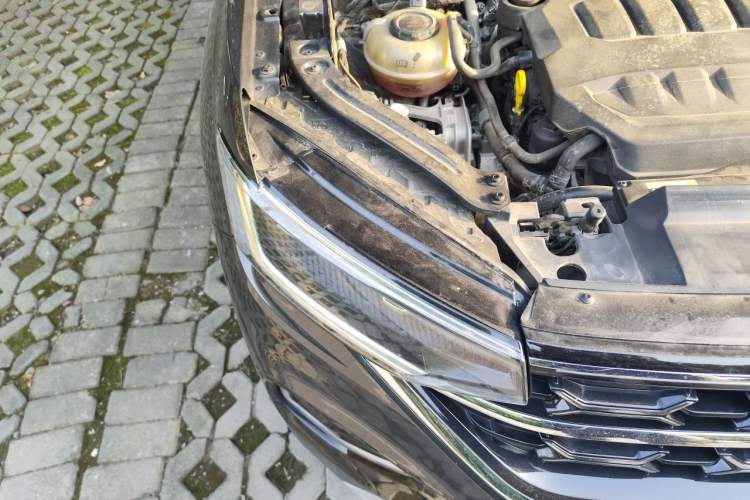 Used Volkswagen Tayron 2023 330TSI Two-Wheel-Drive Luxury Plus Advanced Version Right Front Headlight