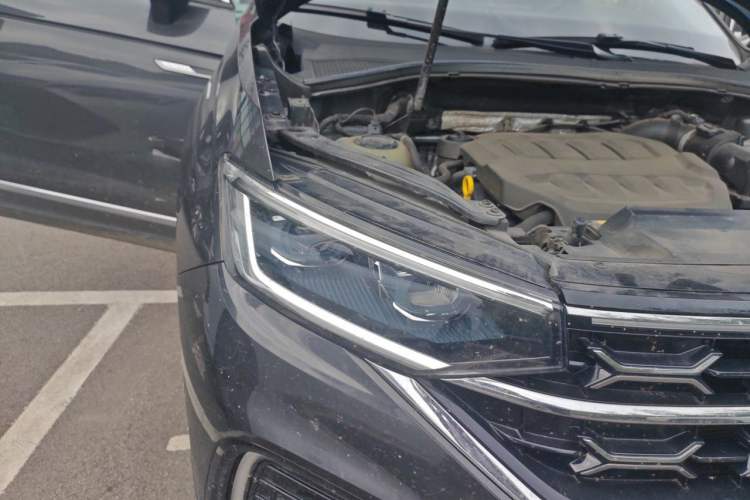 Used Volkswagen Tayron 2023 330TSI Two-Wheel-Drive Luxury Plus Advanced Version Right Front Headlight