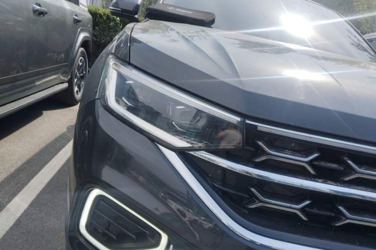 Used Volkswagen Tayron 2023 330TSI Two-Wheel-Drive Luxury Plus Advanced Version Right Front Headlight