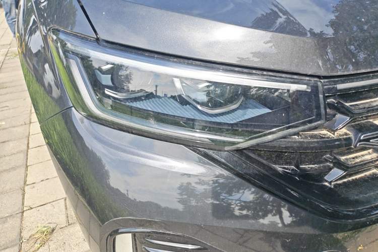 Used Volkswagen Tayron 2023 330TSI Two-Wheel-Drive R-Line High-Energy Version Right Front Headlight