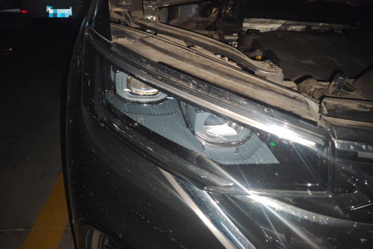 Used Volkswagen Tayron 2023 330TSI Two-Wheel-Drive Luxury Plus Advanced Version Right Front Headlight