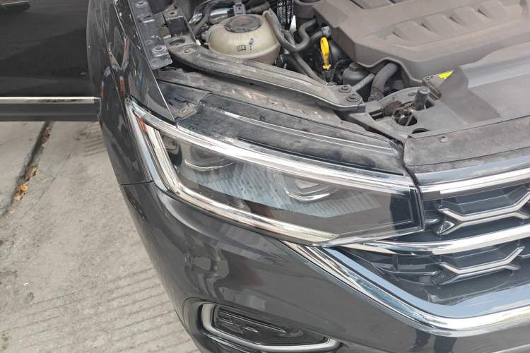 Used Volkswagen Tayron 2023 330TSI Two-Wheel-Drive Luxury Plus Advanced Version Right Front Headlight