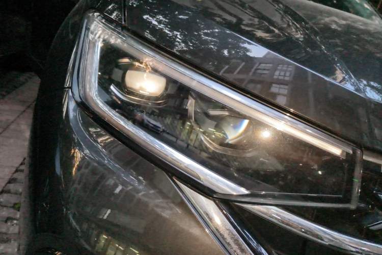 Used Volkswagen Tayron 2023 330TSI Two-Wheel-Drive R-Line High-Energy Version Right Front Headlight
