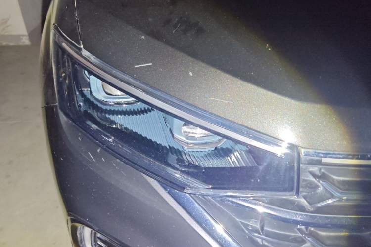 Used Volkswagen Tayron 2023 330TSI Two-Wheel-Drive Luxury Plus Advanced Version Right Front Headlight