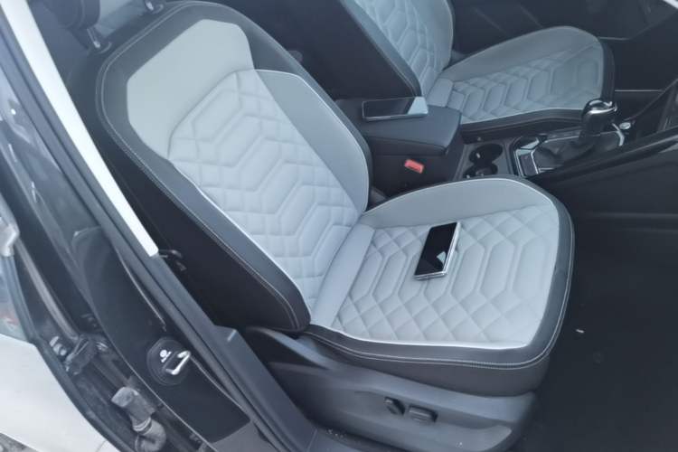 Used Volkswagen Tayron 2023 280TSI Two-Wheel-Drive Luxury Plus Advanced Version Right Front Seat