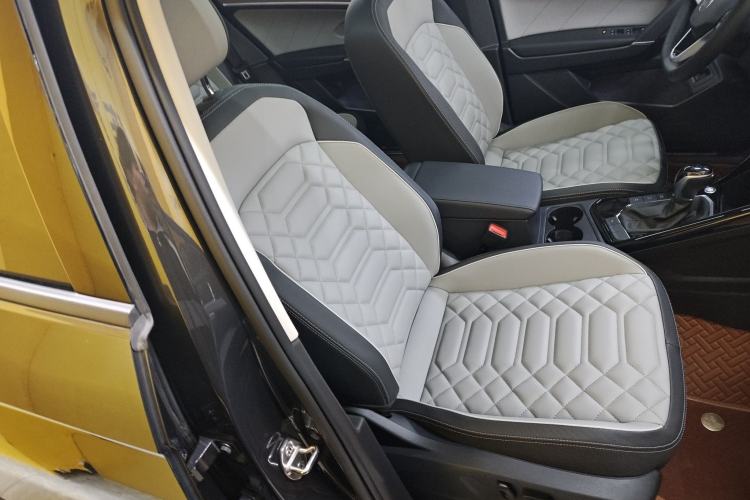 Used Volkswagen Tayron 2023 330TSI Two-Wheel-Drive Luxury Plus Advanced Version Right Front Seat