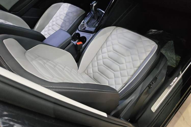 Used Volkswagen Tayron 2023 330TSI Two-Wheel-Drive R-Line High-Energy Version Right Front Seat