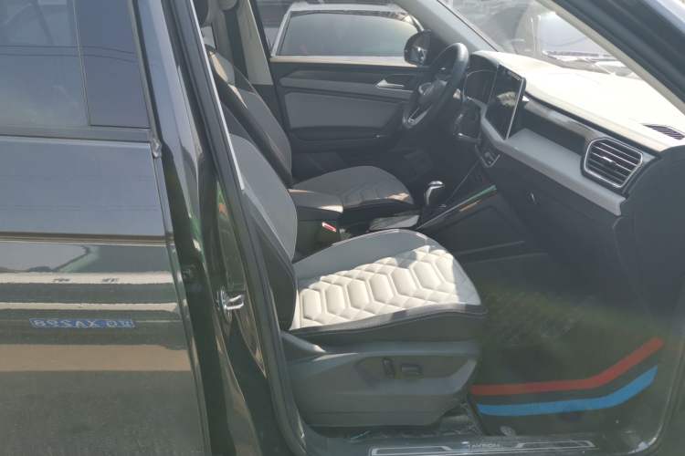 Used Volkswagen Tayron 2023 300TSI Two-Wheel-Drive Luxury Plus Advanced Edition Right Front Seat