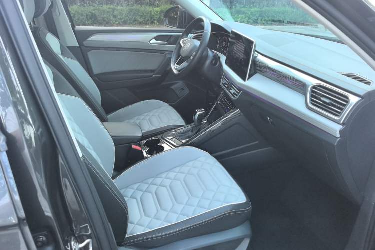 Used Volkswagen Tayron 2023 330TSI Two-Wheel-Drive R-Line High-Energy Version Right Front Seat