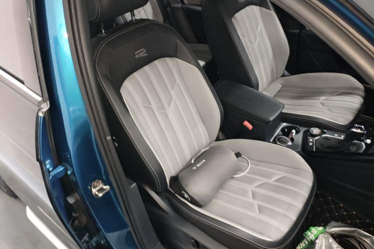 Used Volkswagen Tayron 2023 380TSI Four-Wheel Drive R-Line Pro Smart Edition Right Front Seat
