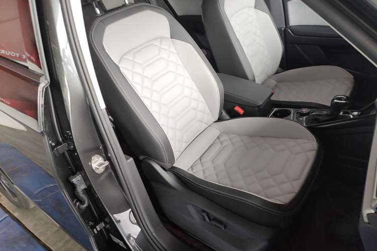 Used Volkswagen Tayron 2023 Revised Version 380TSI All-Wheel Drive R-Line High-Energy Edition Right Front Seat