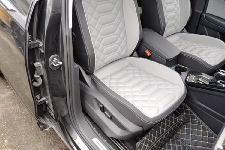 Used Volkswagen Tayron 2023 330TSI Two-Wheel-Drive R-Line High-Energy Version Right Front Seat