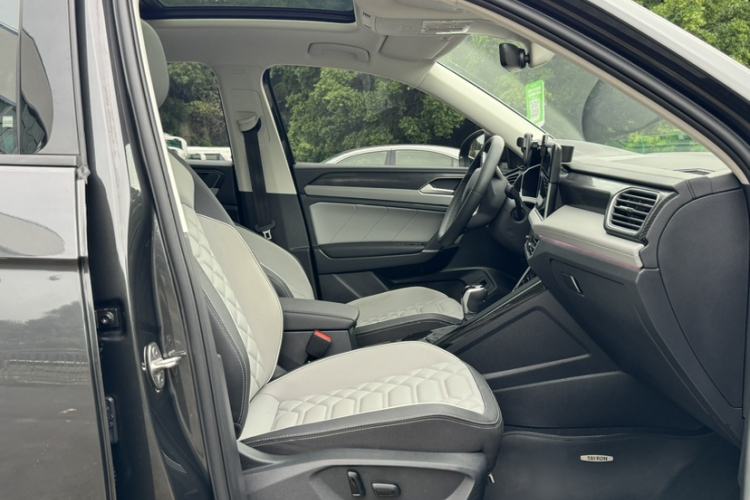 Used Volkswagen Tayron 2023 330TSI Two-Wheel-Drive Luxury Plus Advanced Version Right Front Seat