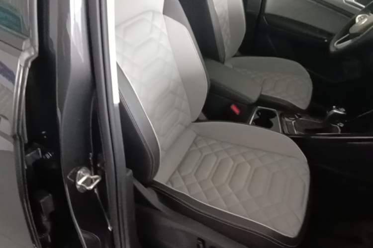 Used Volkswagen Tayron 2023 330TSI Two-Wheel-Drive R-Line High-Energy Version Right Front Seat