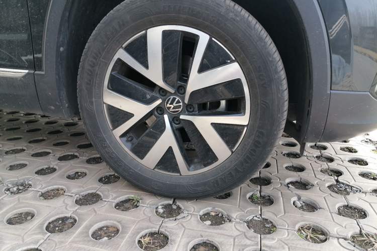 Used Volkswagen Tayron 2023 280TSI Two-Wheel-Drive Luxury Plus Advanced Version Right Front Wheel Hub