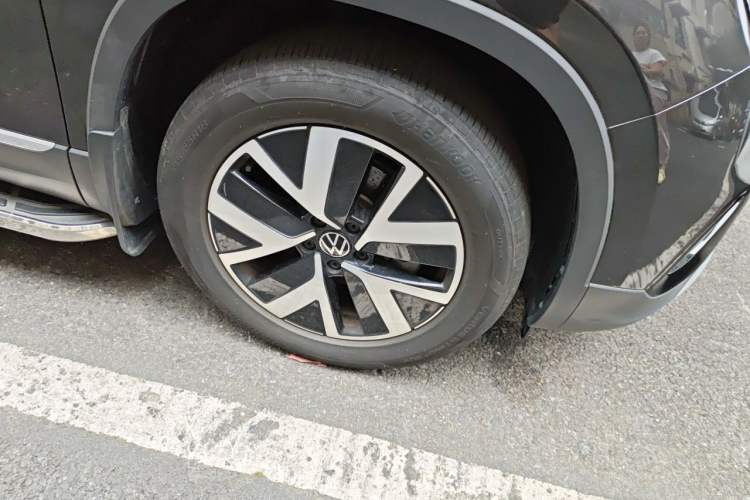 Used Volkswagen Tayron 2023 330TSI Two-Wheel-Drive Luxury Plus Advanced Version Right Front Wheel Hub