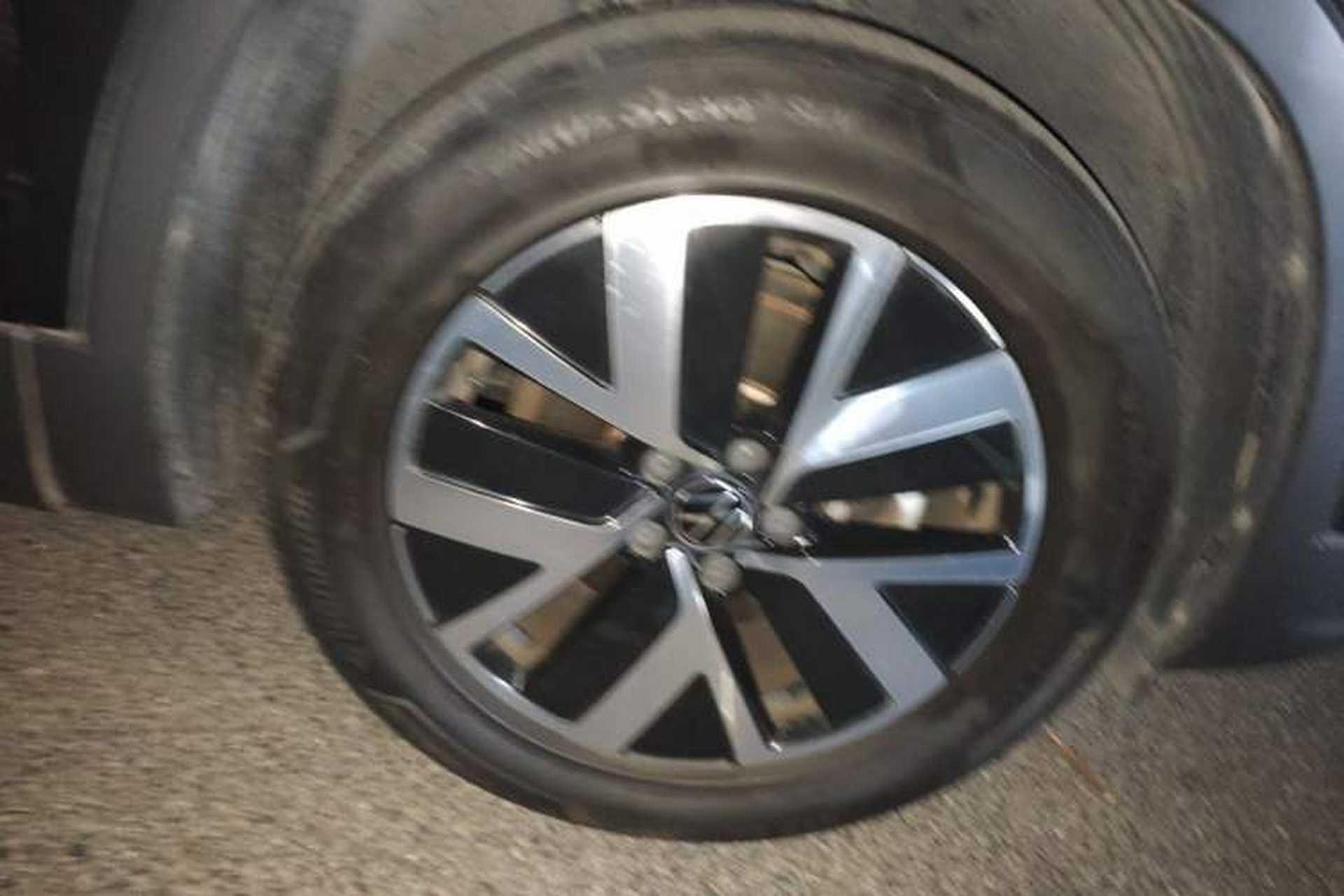 Used Volkswagen Tayron 2023 330TSI Two-Wheel-Drive Luxury Plus Advanced Version Right Front Wheel Hub