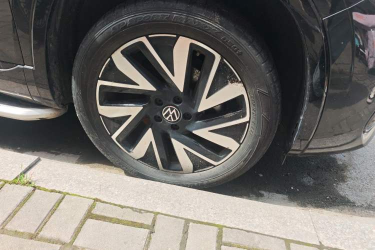 Used Volkswagen Tayron 2023 330TSI Two-Wheel-Drive R-Line High-Energy Version Right Front Wheel Hub