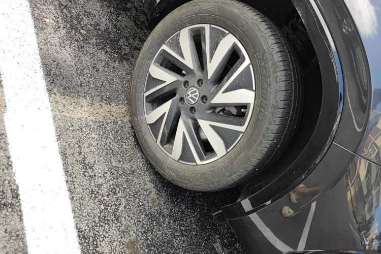 Used Volkswagen Tayron 2023 330TSI Two-Wheel-Drive R-Line High-Energy Version Right Front Wheel Hub