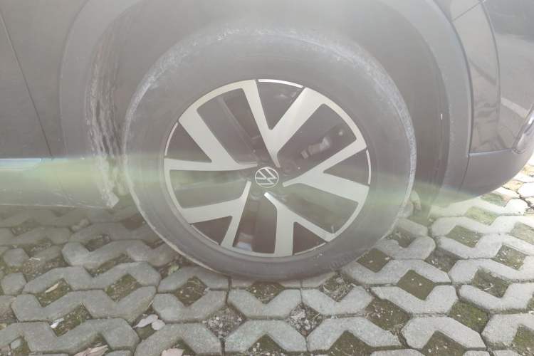 Used Volkswagen Tayron 2023 330TSI Two-Wheel-Drive Luxury Plus Advanced Version Right Front Wheel Hub