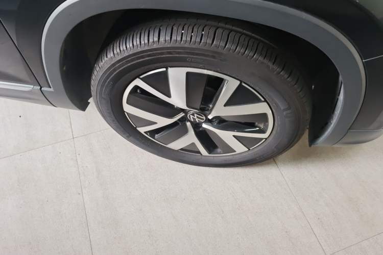 Used Volkswagen Tayron 2023 330TSI Two-Wheel-Drive Luxury Plus Advanced Version Right Front Wheel Hub