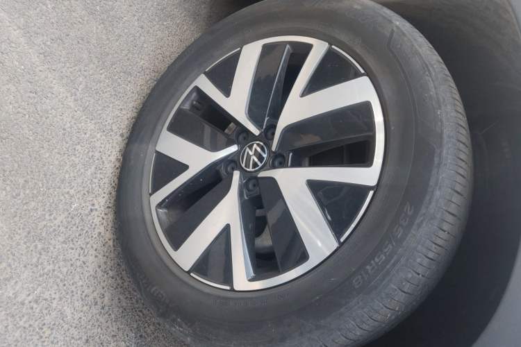Used Volkswagen Tayron 2023 330TSI Two-Wheel-Drive Luxury Plus Advanced Version Right Front Wheel Hub