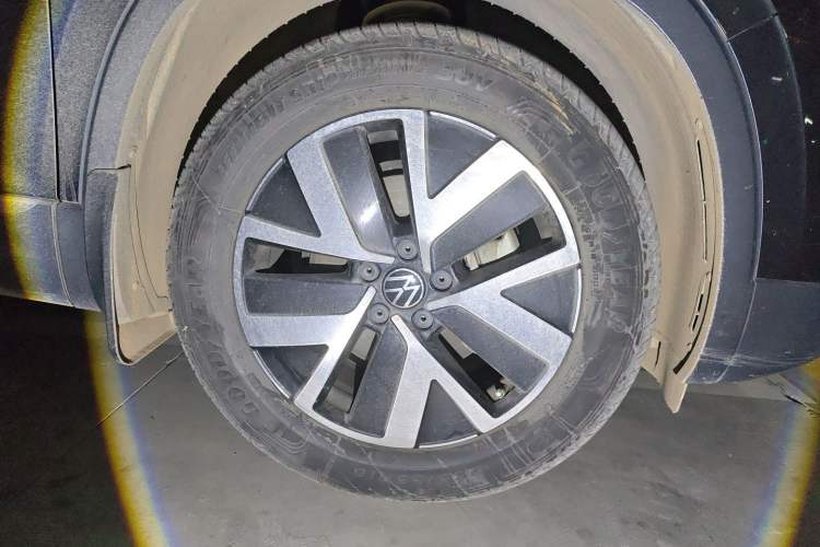 Used Volkswagen Tayron 2023 330TSI Two-Wheel-Drive Luxury Plus Advanced Version Right Front Wheel Hub
