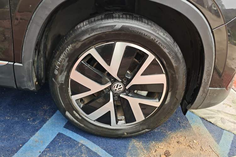 Used Volkswagen Tayron 2023 330TSI Two-Wheel-Drive Luxury Plus Advanced Version Right Front Wheel Hub
