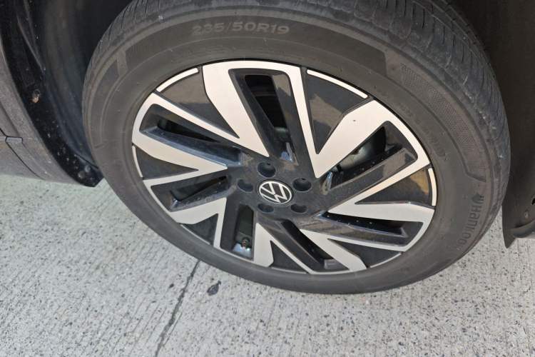 Used Volkswagen Tayron 2023 Revised Version 380TSI All-Wheel Drive R-Line High-Energy Edition Right Front Wheel Hub