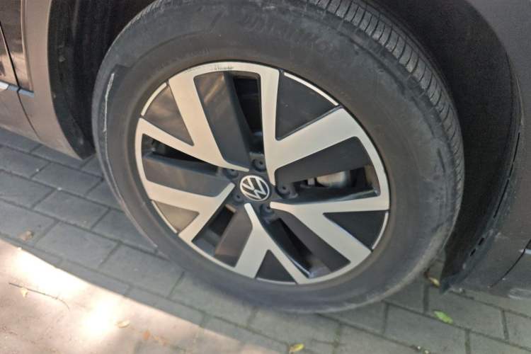 Used Volkswagen Tayron 2023 330TSI Two-Wheel-Drive Luxury Plus Advanced Version Right Front Wheel Hub