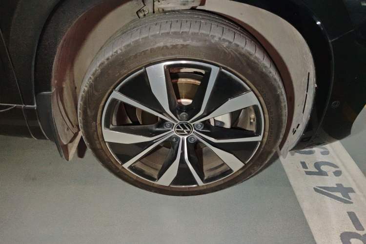 Used Volkswagen Tayron 2023 380TSI Four-Wheel Drive R-Line Pro Smart Edition Right Front Wheel Hub